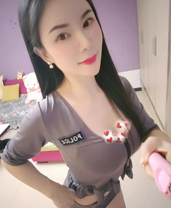 胸大的健身美女